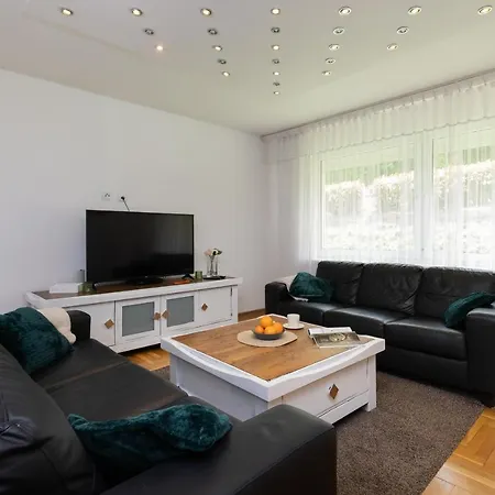 דירה Seaview Lelewela By Renters גדינייה
