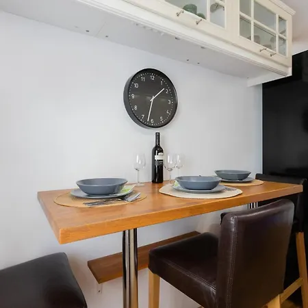 Seaview Lelewela By Renters דירה גדינייה